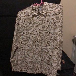 NWT. Women’s blouse size medium